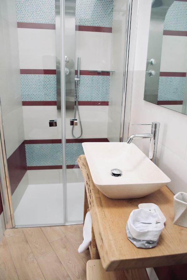 Le Home Rooms Лече Екстериор снимка
